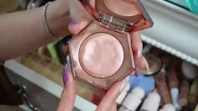 beauty-review-juicyjas-declutters-highlighter-collection