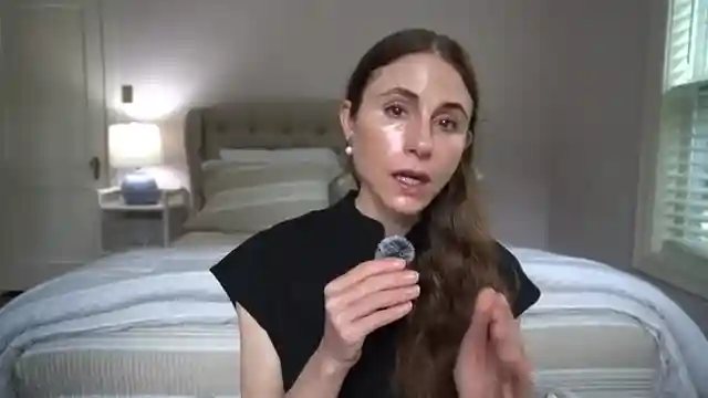 unveiling-the-vt-pdrn-essence-100-skincare-hype-vs-reality