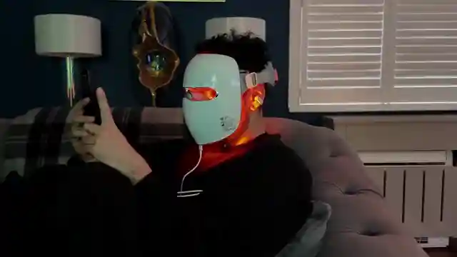 james-welsh-reviews-you-like-reglow-led-mask-sleek-design-272-leds-4-therapy-modes