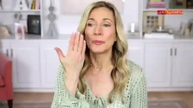 hot-and-flashy-makeup-and-skincare-reviews-with-angie