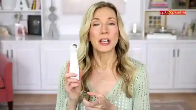 hot-and-flashy-makeup-and-skincare-reviews-with-angie
