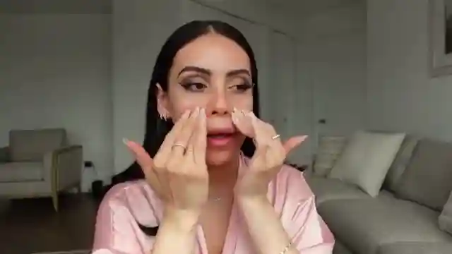 juicyjas-beauty-secrets-recreating-a-stunning-makeup-look-in-nyc
